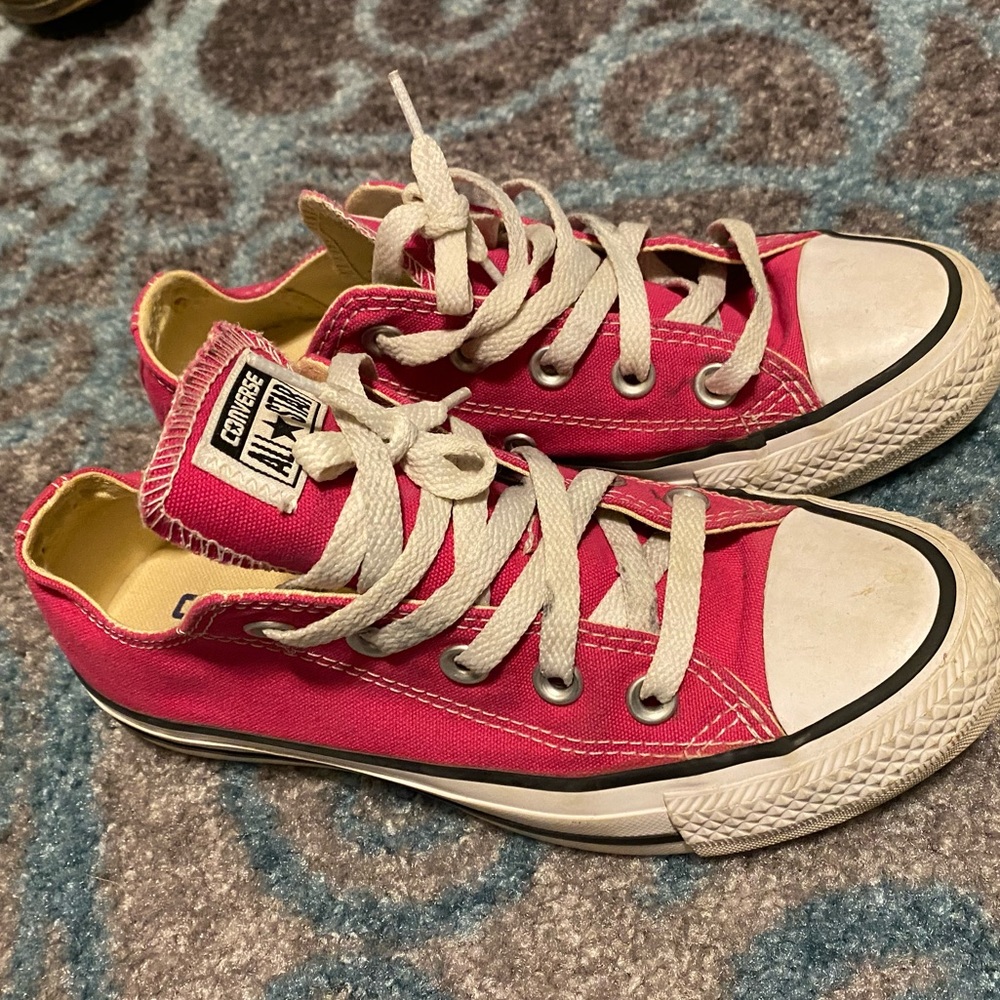 Womens pink converse size 5